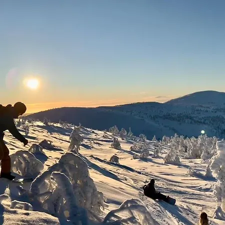 Arctic Ski-in Family - Lapland National Park, Slopes, Trails, Just Steps From Local Services, Yet Peaceful ピュハトゥントゥリ